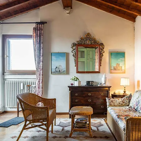 Cozy And Charming In Veronacenter With Parking