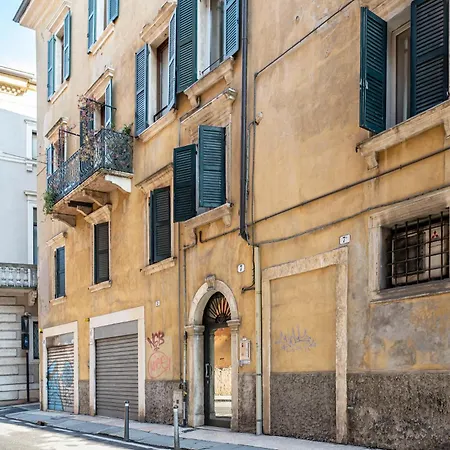 Cozy And Charming In Veronacenter With Parking