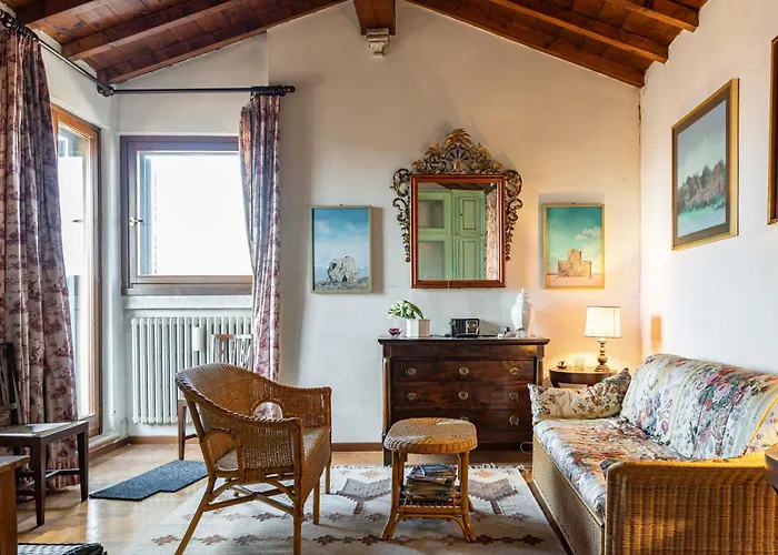 Guesthost - Romantic With Breathtaking Views!