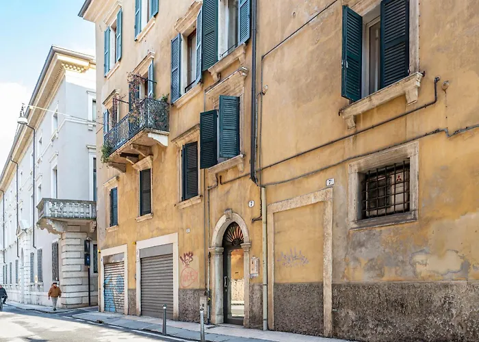 Guesthost - Romantic With Breathtaking Views!