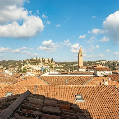 Guesthost - Romantic With Breathtaking Views! Appartement Verona